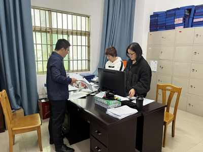 覃塘區(qū)直屬機(jī)關(guān)后勤服務(wù)中心開展車隊工作臺賬檢查，以臺賬促管理，提升后勤服務(wù)保障效能